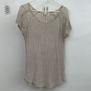 CUTE Alert!!! Light beige shirt sleeve women’s too with LACE inserts Size M